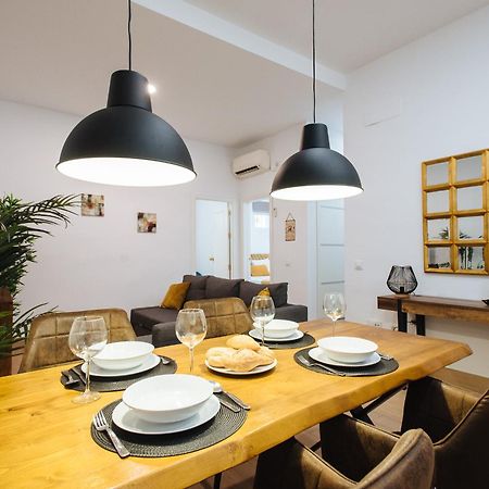 Hostly Rbh0 Modern Apartment Севілья Екстер'єр фото