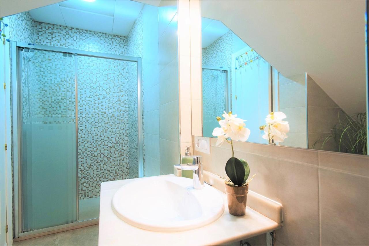 Hostly Rbh0 Modern Apartment Севілья Екстер'єр фото