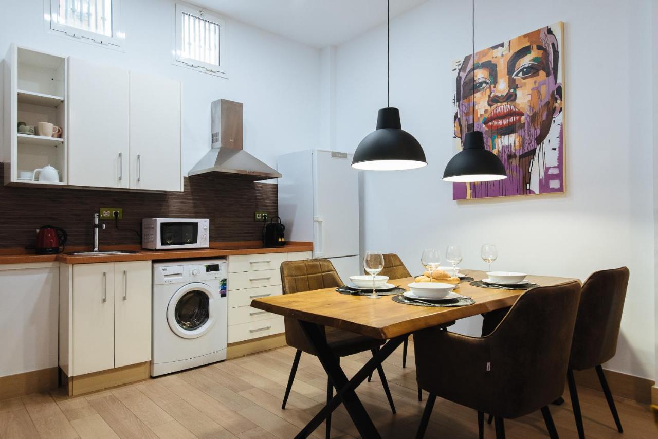 Hostly Rbh0 Modern Apartment Севілья Екстер'єр фото