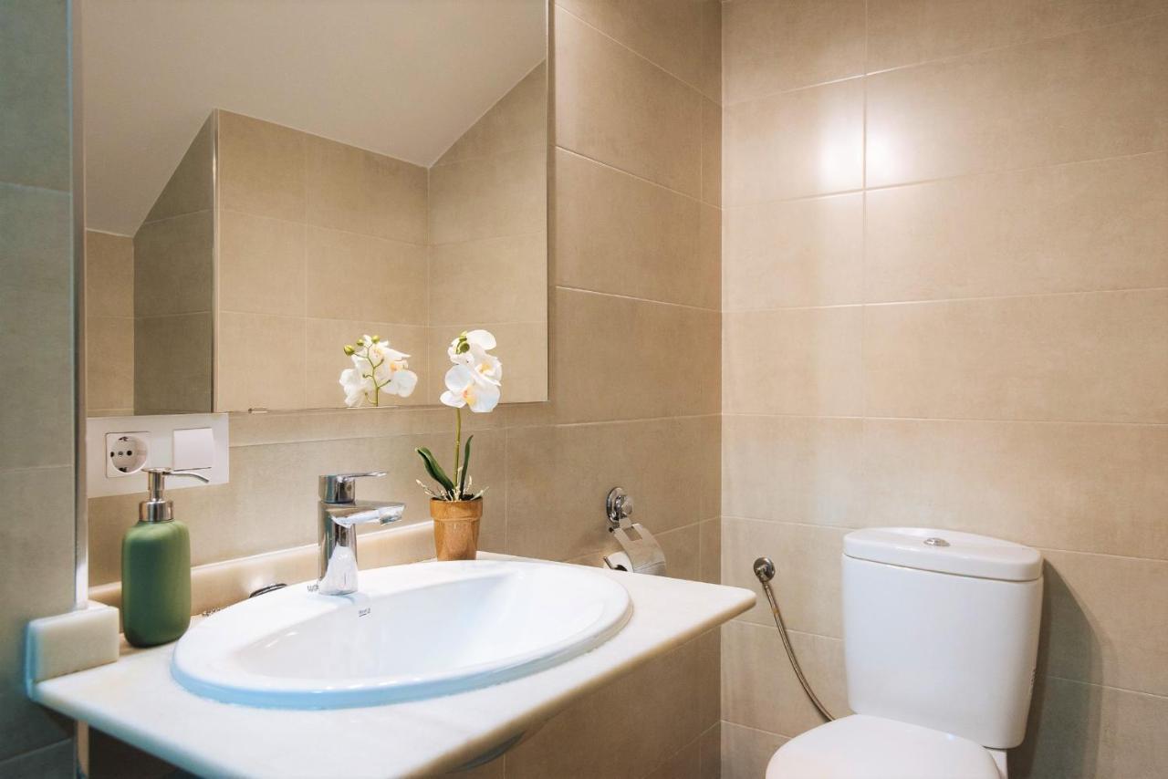 Hostly Rbh0 Modern Apartment Севілья Екстер'єр фото