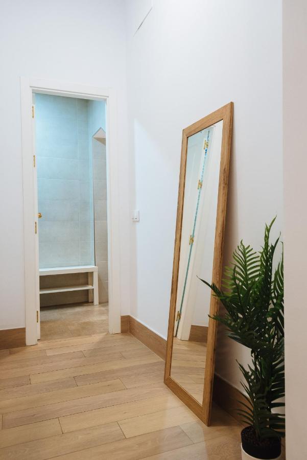 Hostly Rbh0 Modern Apartment Севілья Екстер'єр фото