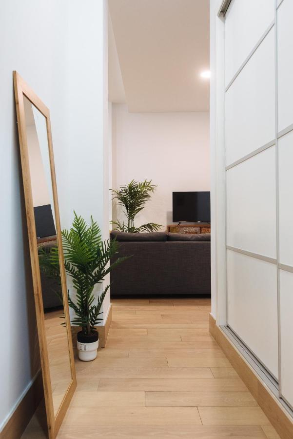 Hostly Rbh0 Modern Apartment Севілья Екстер'єр фото