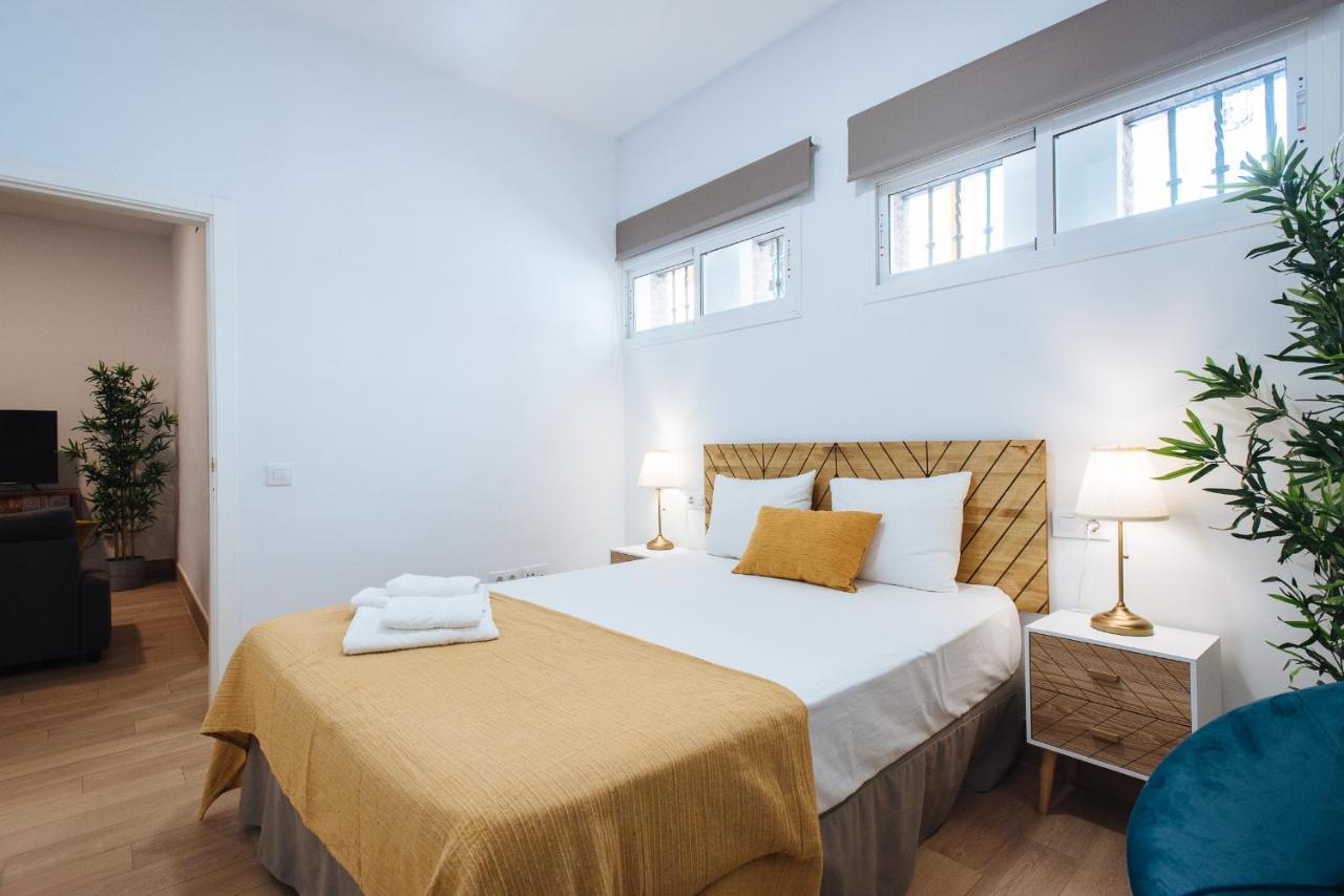 Hostly Rbh0 Modern Apartment Севілья Екстер'єр фото